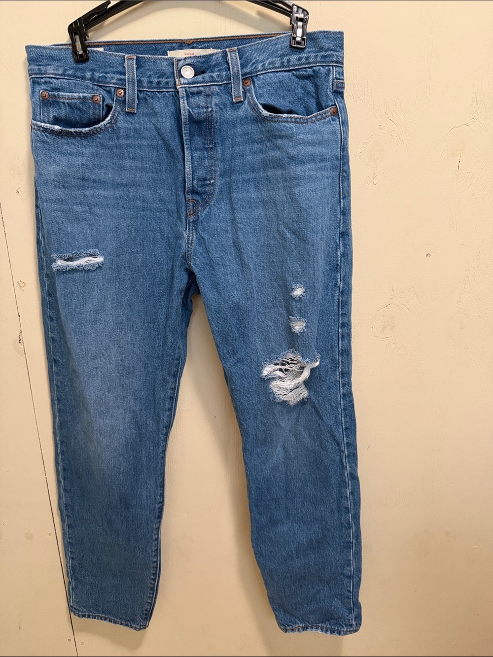 Levi’s wedgie distressed Jeans
